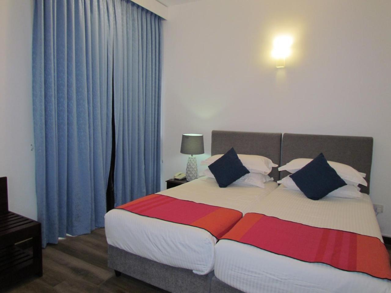 Kmc Villa Dehiwala-Mount Lavinia Bagian luar foto